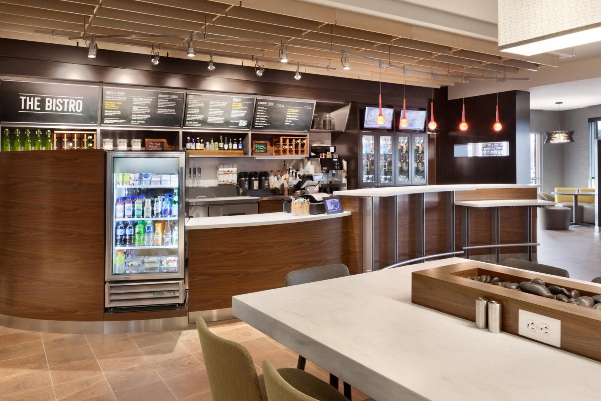 Courtyard By Marriott Boston Dedham/Westwood Hotel Buitenkant foto