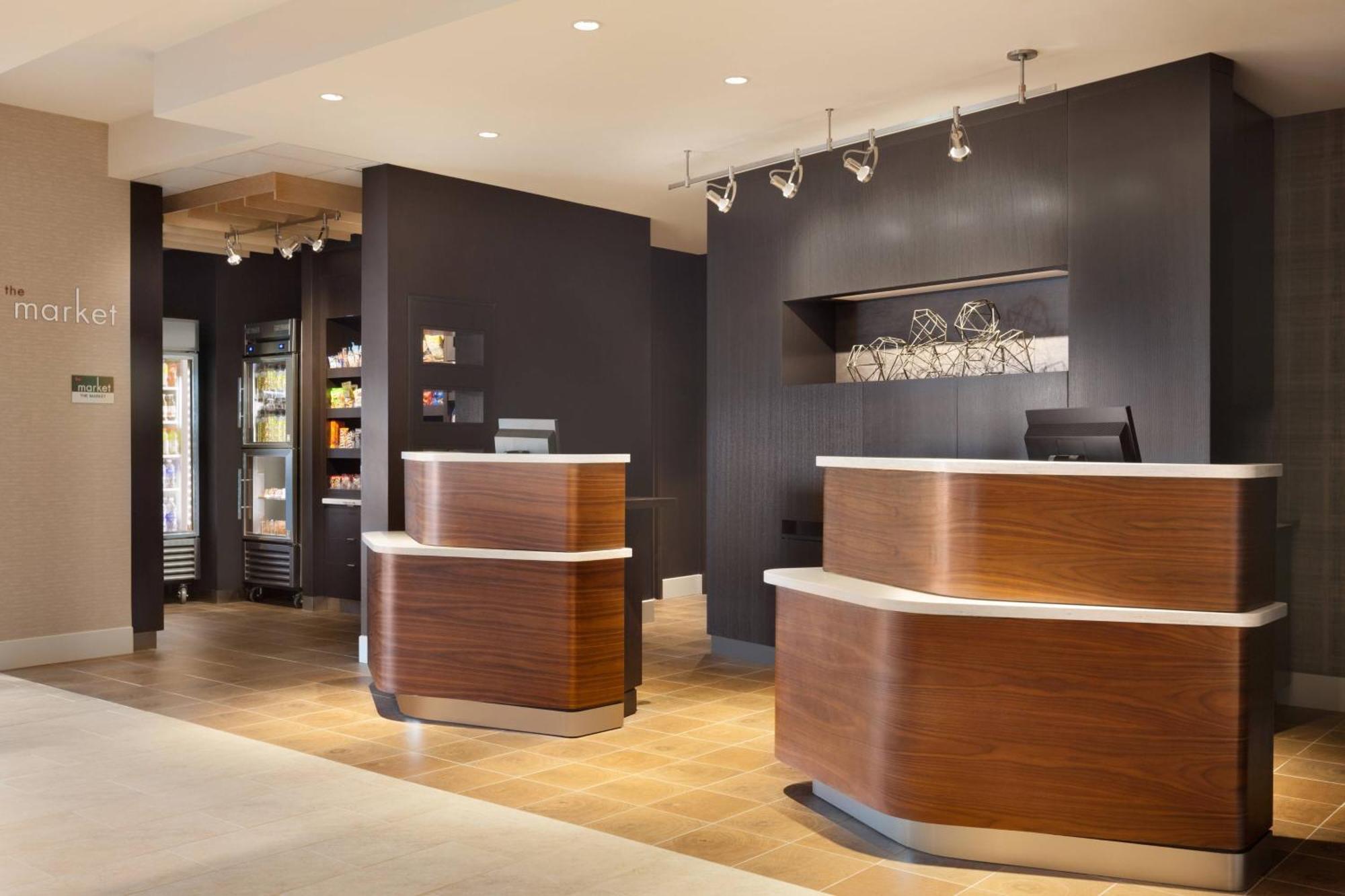 Courtyard By Marriott Boston Dedham/Westwood Hotel Buitenkant foto
