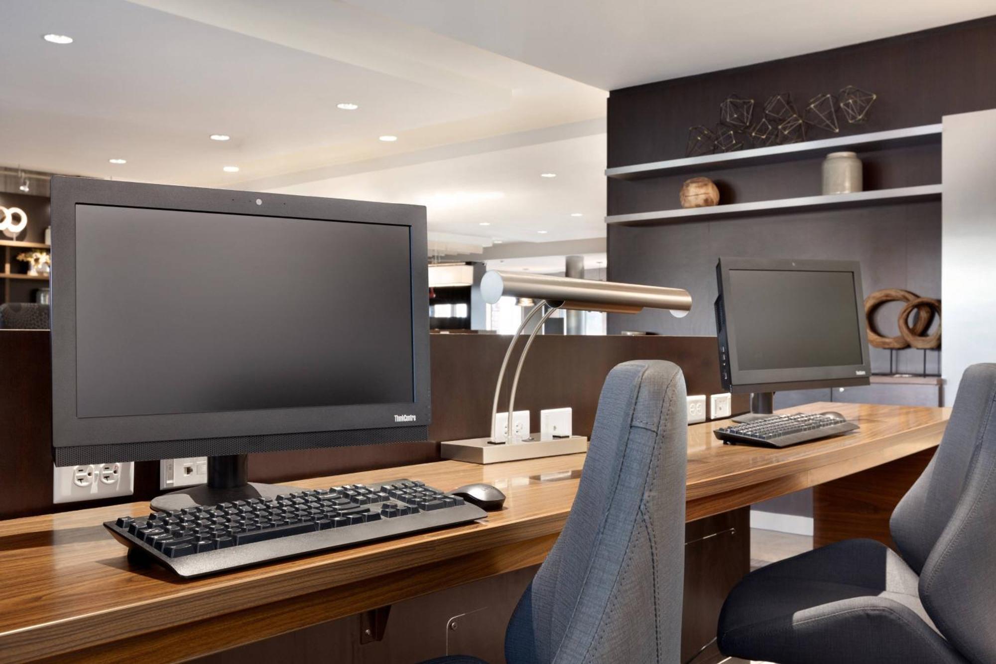 Courtyard By Marriott Boston Dedham/Westwood Hotel Buitenkant foto