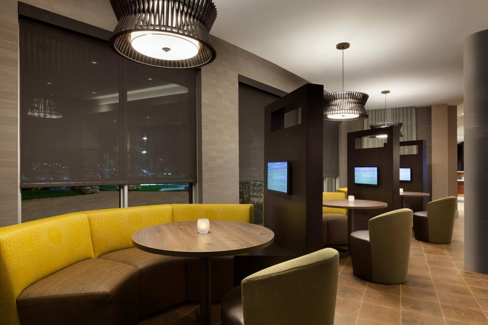 Courtyard By Marriott Boston Dedham/Westwood Hotel Buitenkant foto
