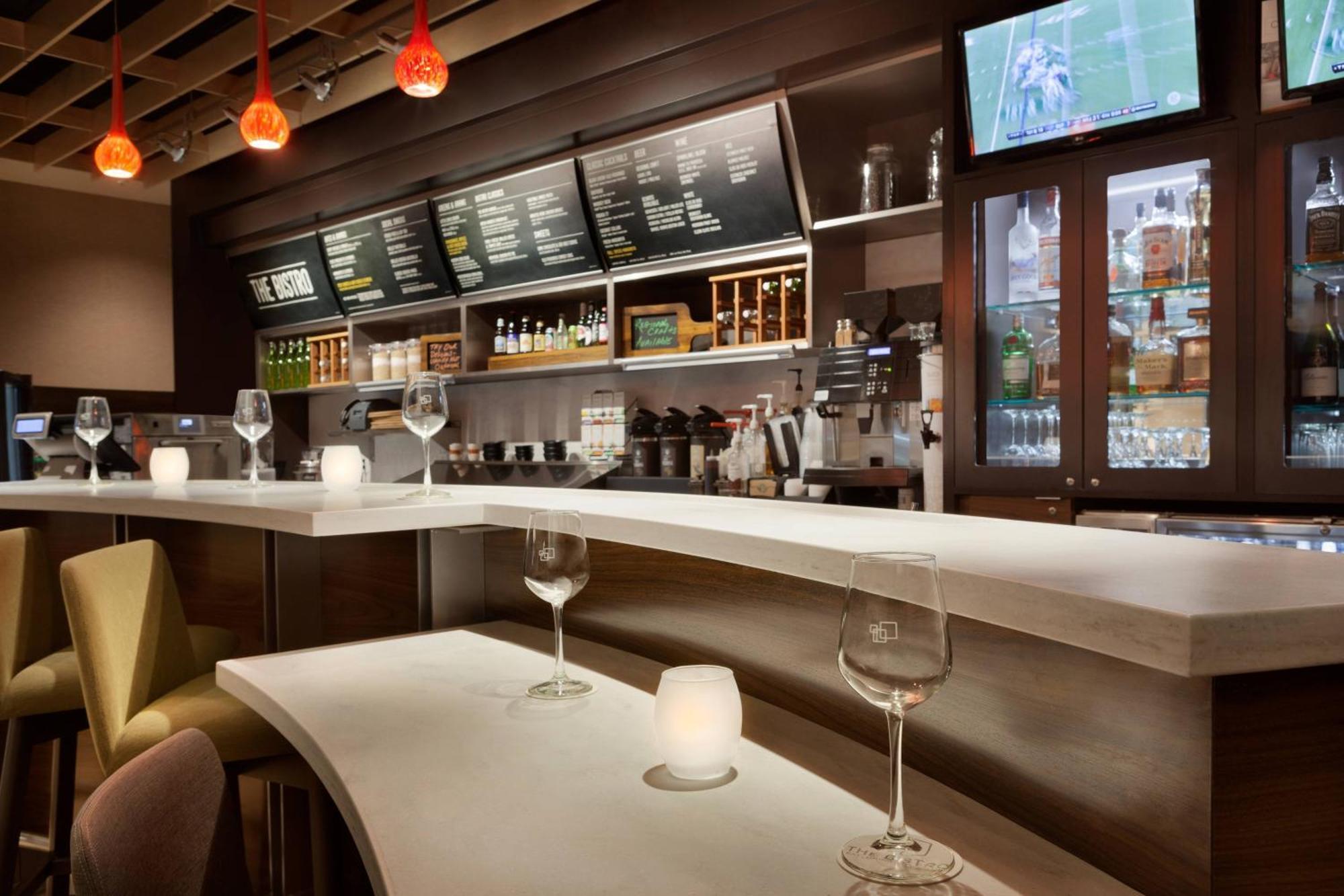 Courtyard By Marriott Boston Dedham/Westwood Hotel Buitenkant foto
